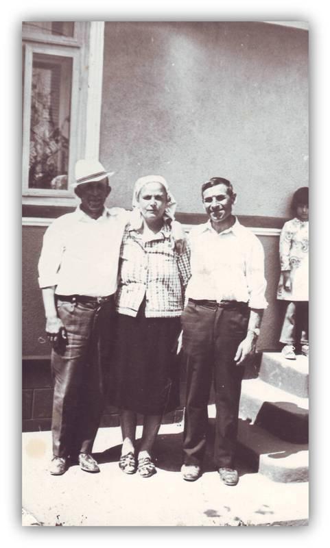 (în dreapta) Maria și Dumitru Şcuriu