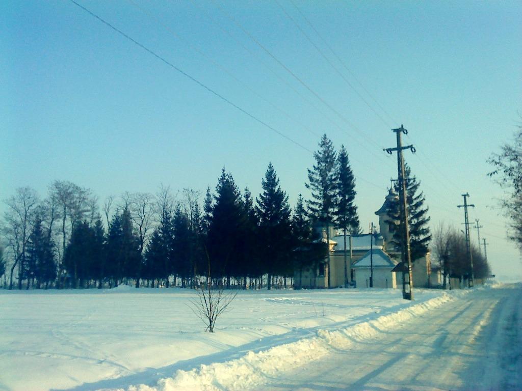 ianuarie 2012 - Biserica şi cimitirul