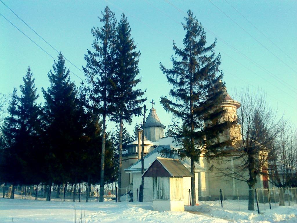 ianuarie 2012 - Biserica şi cimitirul