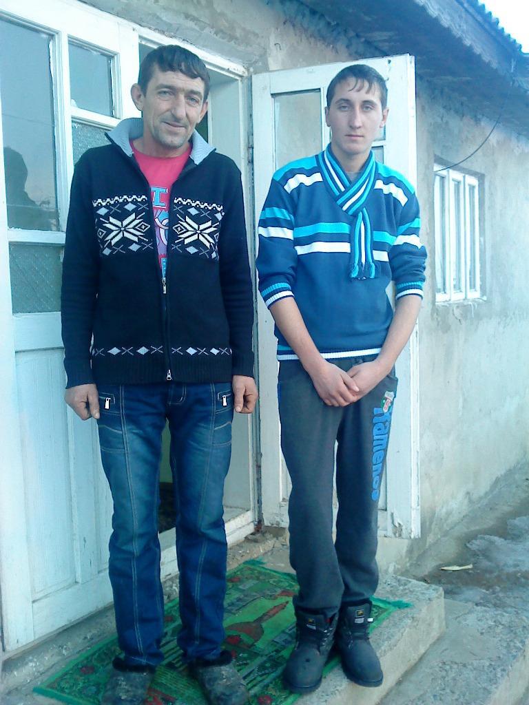 Cotilici Sandu alături de fiul său