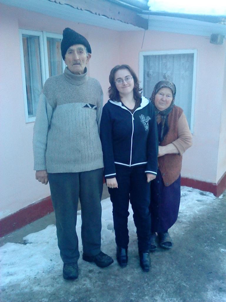 Maftei Costică şi Catinca alături de nepoată