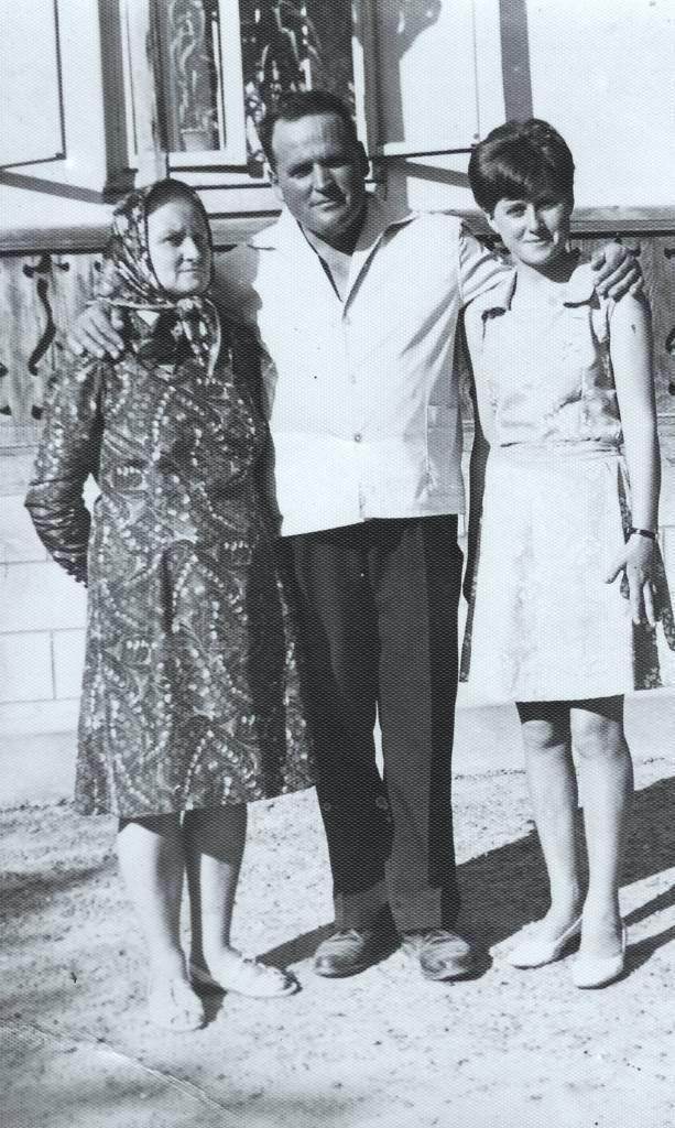 1970 - Roşu Traian şi Elena alături de fiica Maria