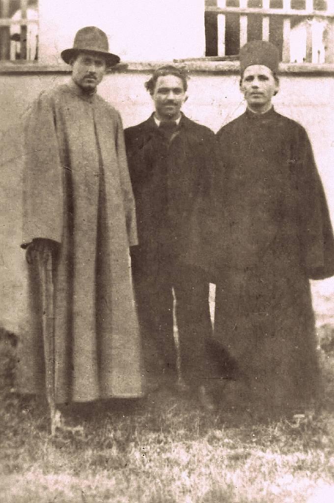 Arhidiaconul Maxim Roşu în primii ani de călugărie