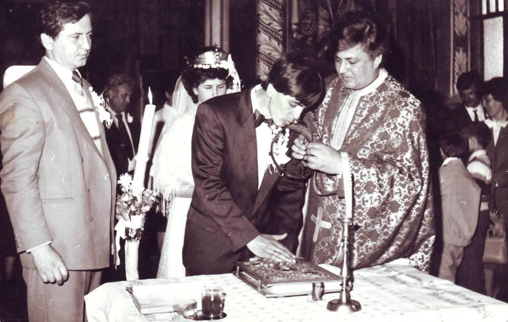 Slujba cununiei în biserica din Poieniţa, săvârşită de Pr. Moisii