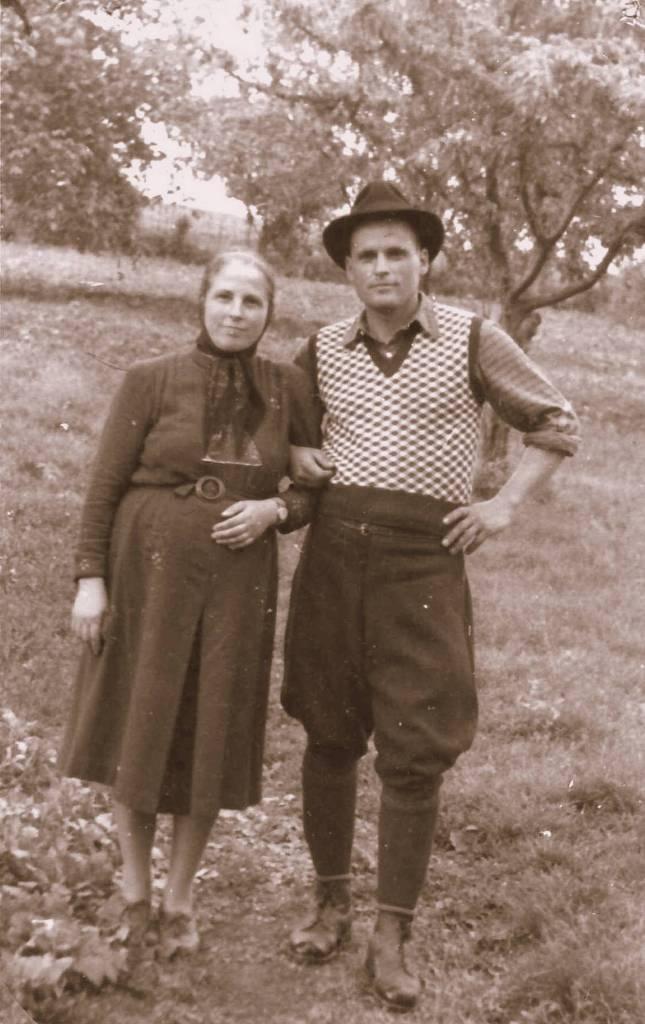 1958 – Traian Roşu împreună cu sora sa Maria
