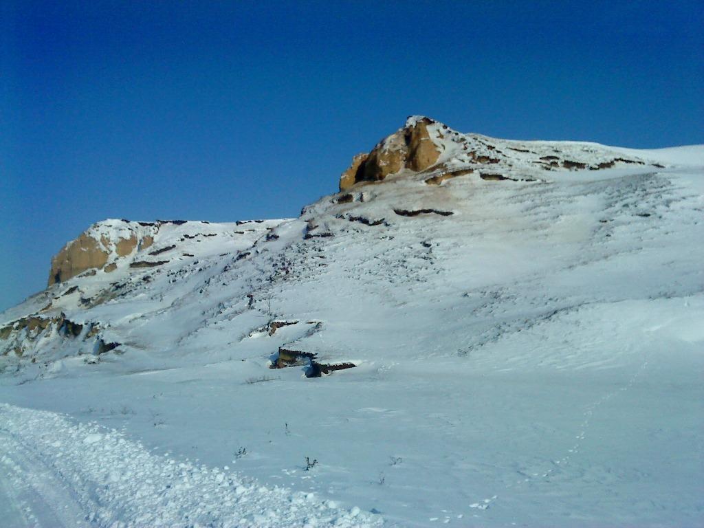 "Masivii" ce străjuiesc Valea Siretului – în drum spre Poieniţa