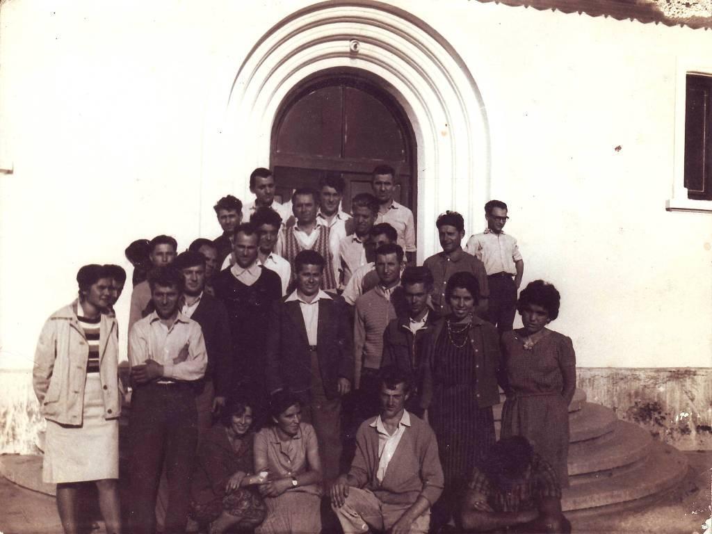 Locuitori ai satului Hârtoape-Poienița