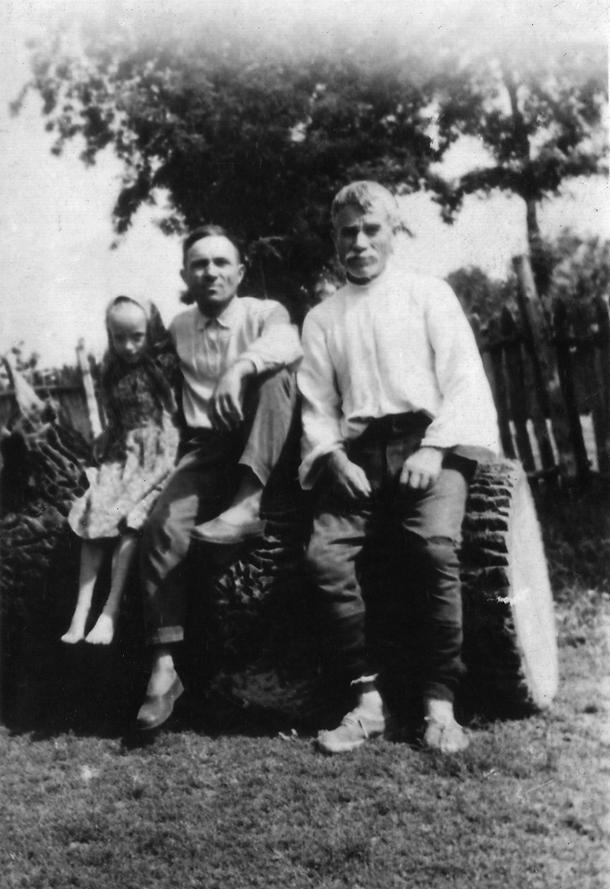 1986 - Ichim Ilie, împreună cu fiul Gheorghe şi nepoata Maria
