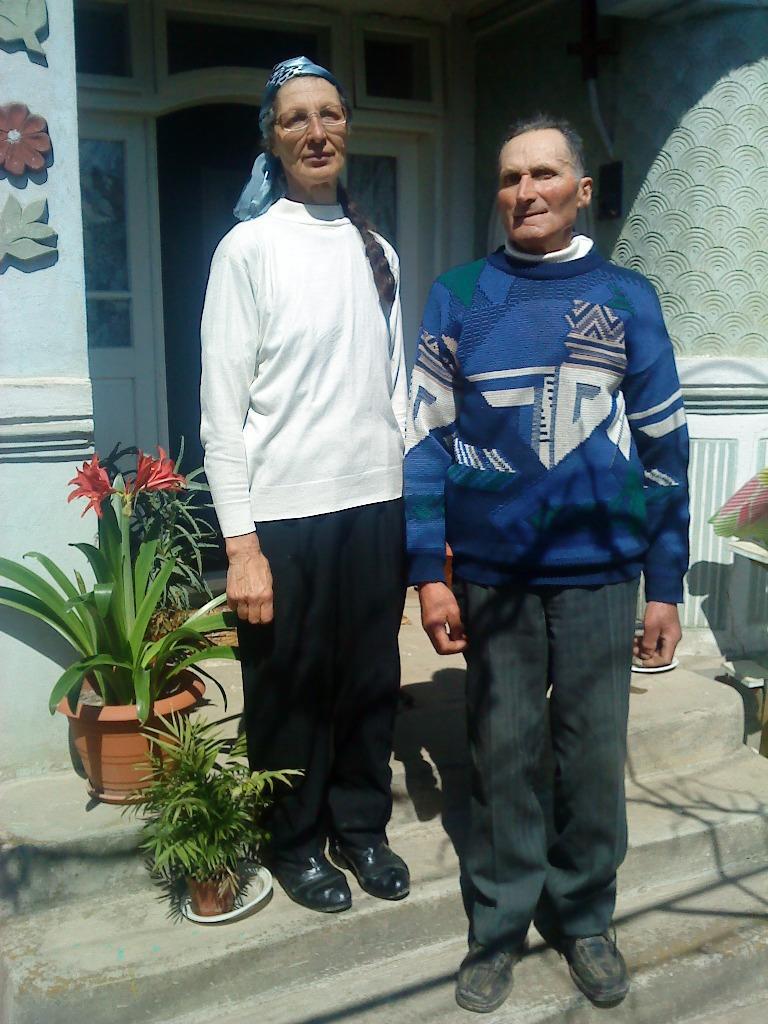 Dumitru Blejuşcă împreună cu sora sa, Maria Gultureanu.