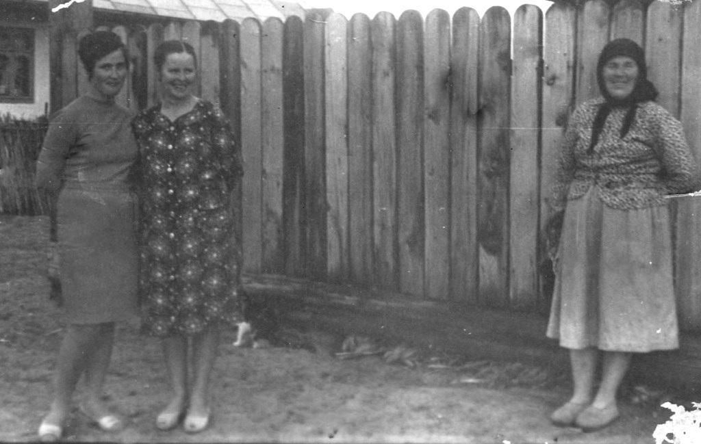 “Amintire din dimineaţa zilei de 6.05.1968” Cu: Chihaia Maria, Roşu Viorica şi Roşu Savastia