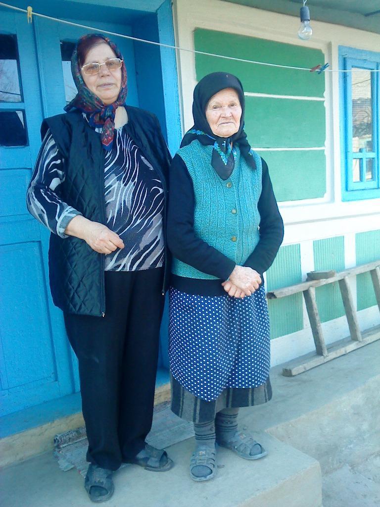 Aprilie 2013 – Vatamanu Elisabeta (90 ani) împreună cu fiica ei