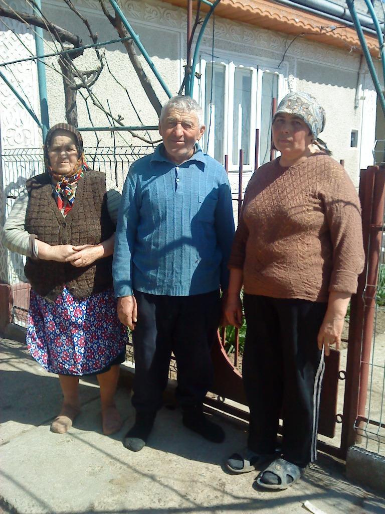 Aprilie 2013 | Ionescu Gheorghe şi Aneta cu fiica Mariana