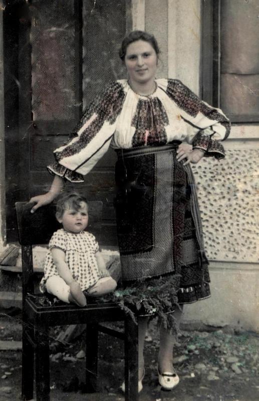 Foto nedatată, Braşov | Mariana şi Otilia Baciu | Arhiva personală Roşu Petrea