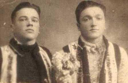 25 februarie 1951, Paşcani | Roşu Petrea  (19 ani) şi Ichim (?) | Arhiva personală Roşu Petrea