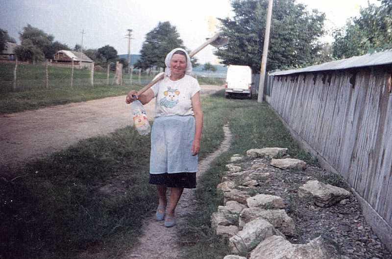 2000, Poieniţa | Aneta Roşu | Arhiva personală Roşu Petrea