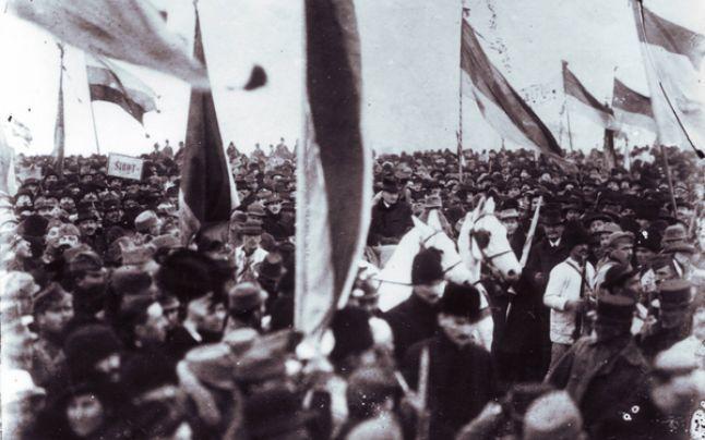 Particianţi la Marea Adunare Națională de la Alba Iulia